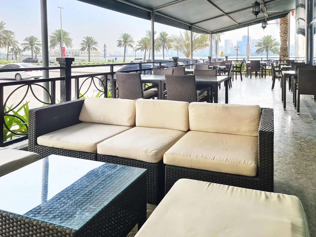 Corniche Hotel Şarja 5*,